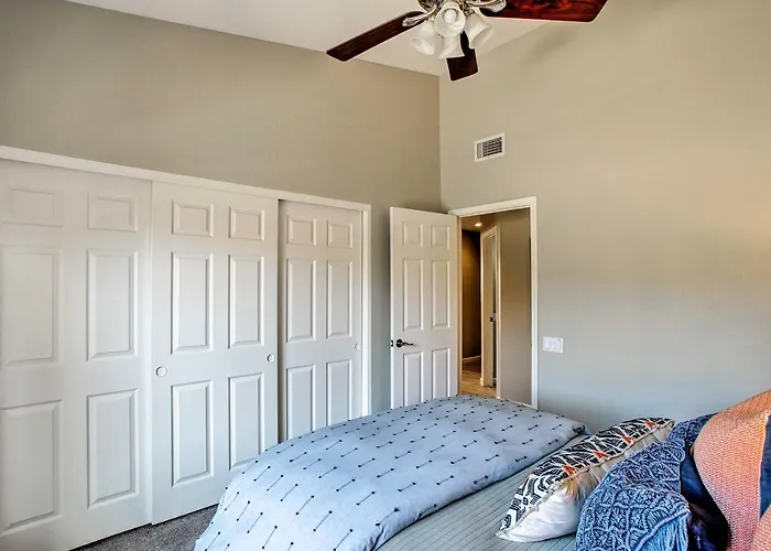 Holiday home 4 Mi To Tpc Scottsdale: Family W/ Hot Tub! *